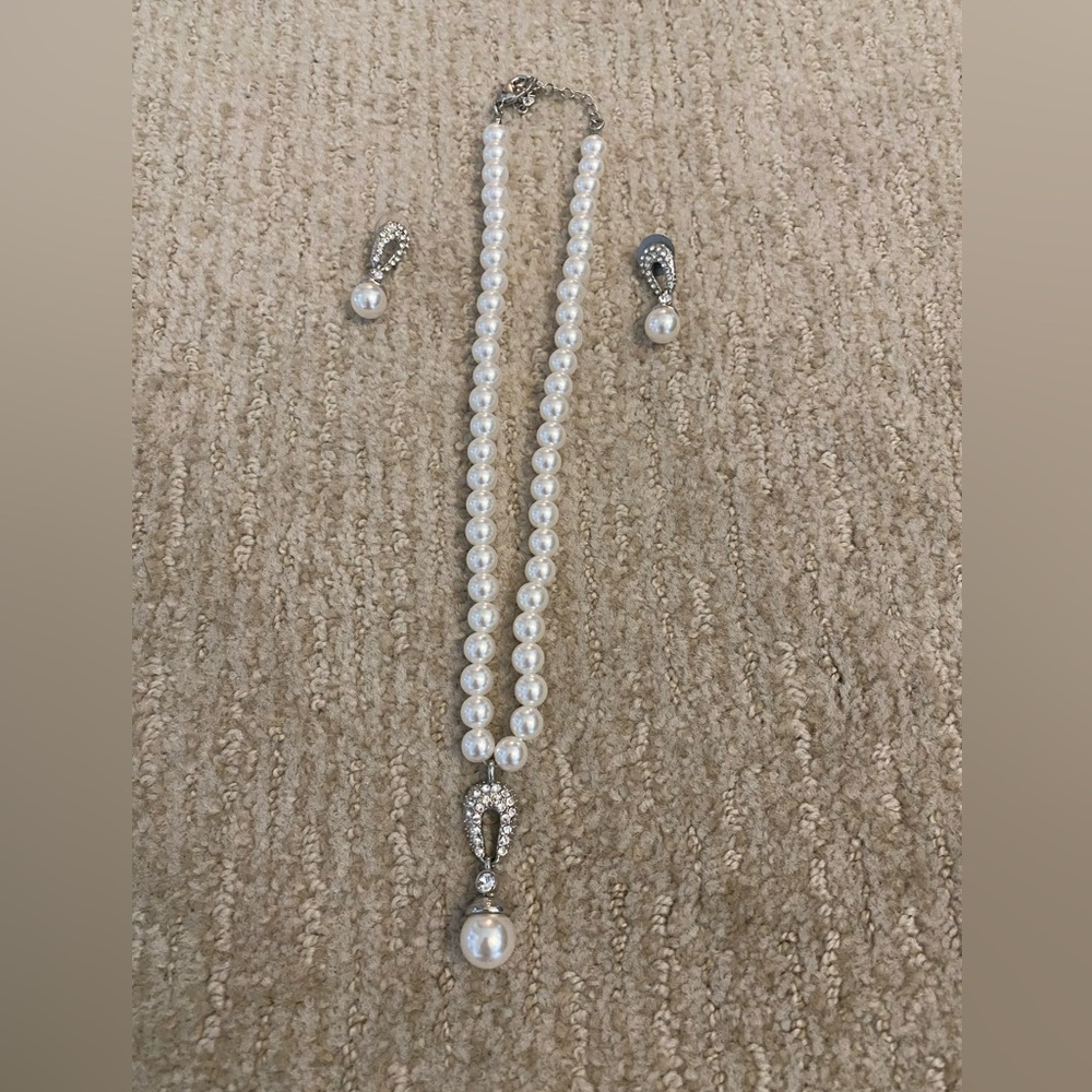 Elegant White Pearl Necklace and Earring Set